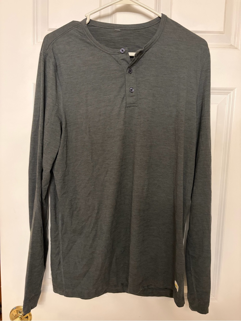 Men’s Vuori Henley Size M